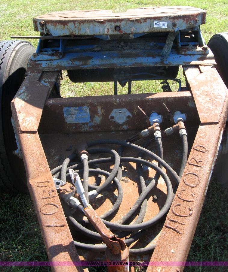 image for item 2279 Strick Model-400 semi trailer converter dolly