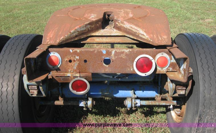 image for item 2279 Strick Model-400 semi trailer converter dolly