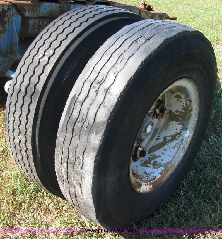 image for item 2279 Strick Model-400 semi trailer converter dolly