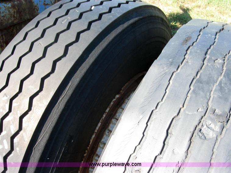 image for item 2279 Strick Model-400 semi trailer converter dolly