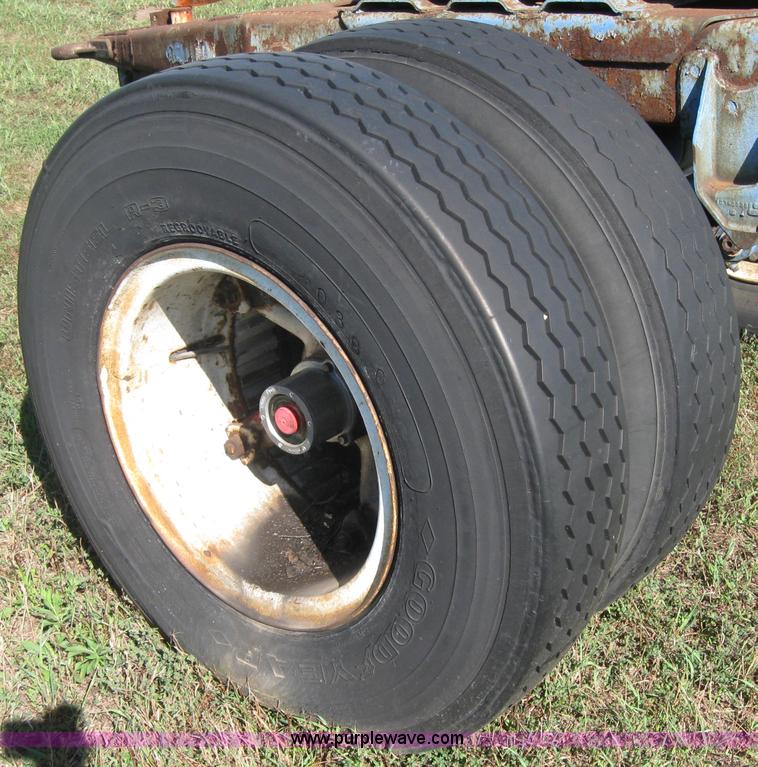 image for item 2279 Strick Model-400 semi trailer converter dolly