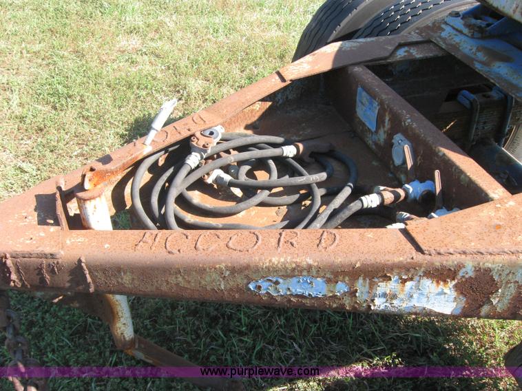 image for item 2279 Strick Model-400 semi trailer converter dolly