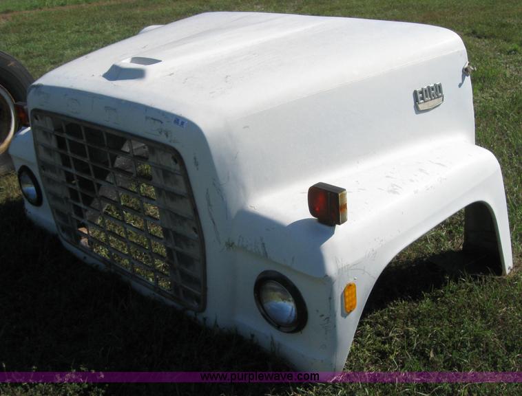 image for item 2280 Ford L series semi truck hood