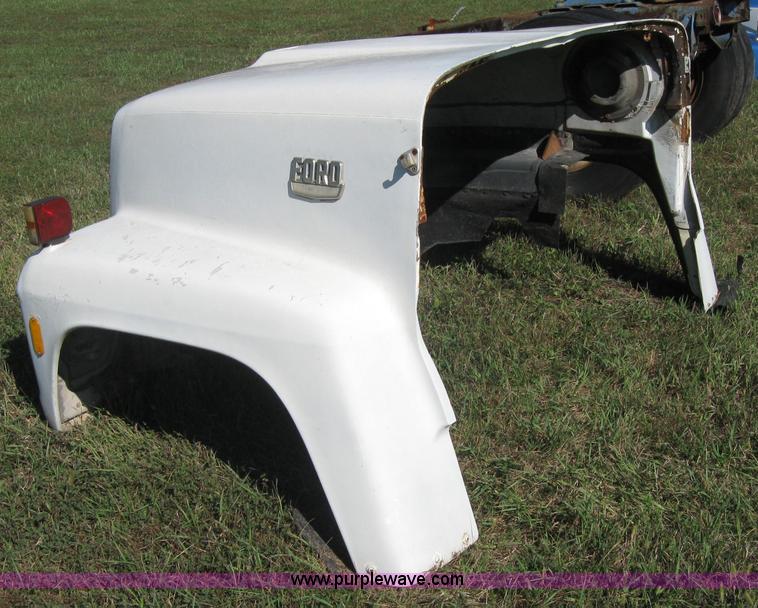 image for item 2280 Ford L series semi truck hood