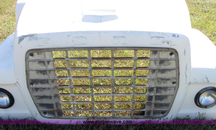 image for item 2280 Ford L series semi truck hood
