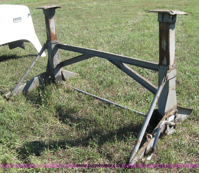 image for item 2281 Great Dane semi landing gear