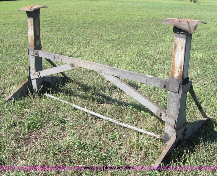 image for item 2281 Great Dane semi landing gear