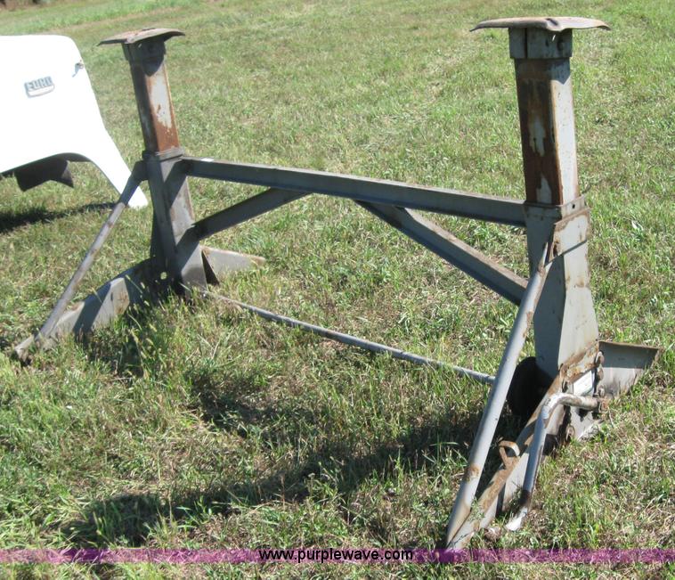 image for item 2281 Great Dane semi landing gear
