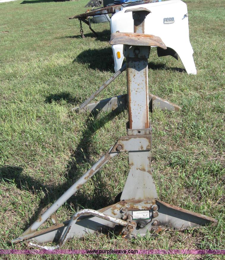 image for item 2281 Great Dane semi landing gear