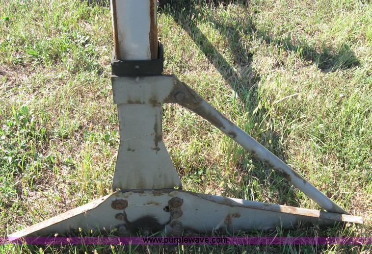 image for item 2281 Great Dane semi landing gear