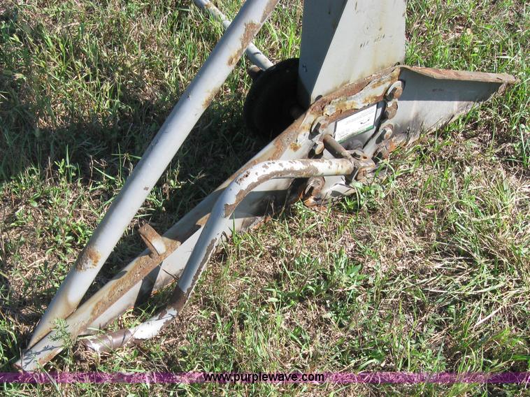 image for item 2281 Great Dane semi landing gear