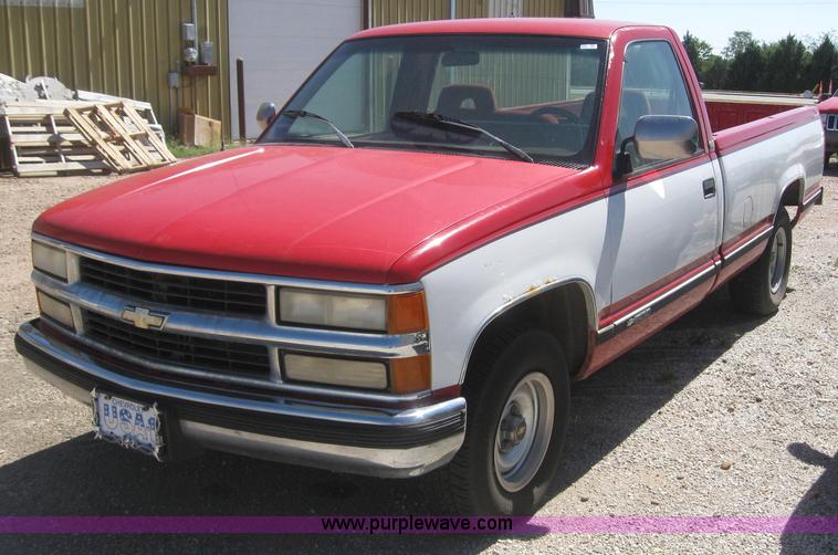 image for item 2993 1994 Chevrolet C1500 pickup truck
