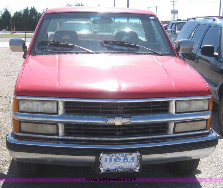 image for item 2993 1994 Chevrolet C1500 pickup truck