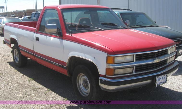 image for item 2993 1994 Chevrolet C1500 pickup truck