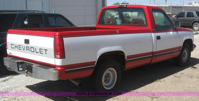 image for item 2993 1994 Chevrolet C1500 pickup truck