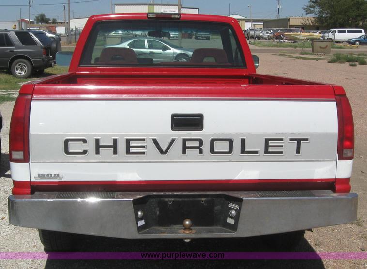 image for item 2993 1994 Chevrolet C1500 pickup truck