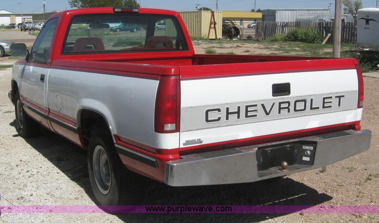 image for item 2993 1994 Chevrolet C1500 pickup truck