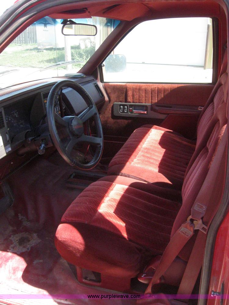 image for item 2993 1994 Chevrolet C1500 pickup truck