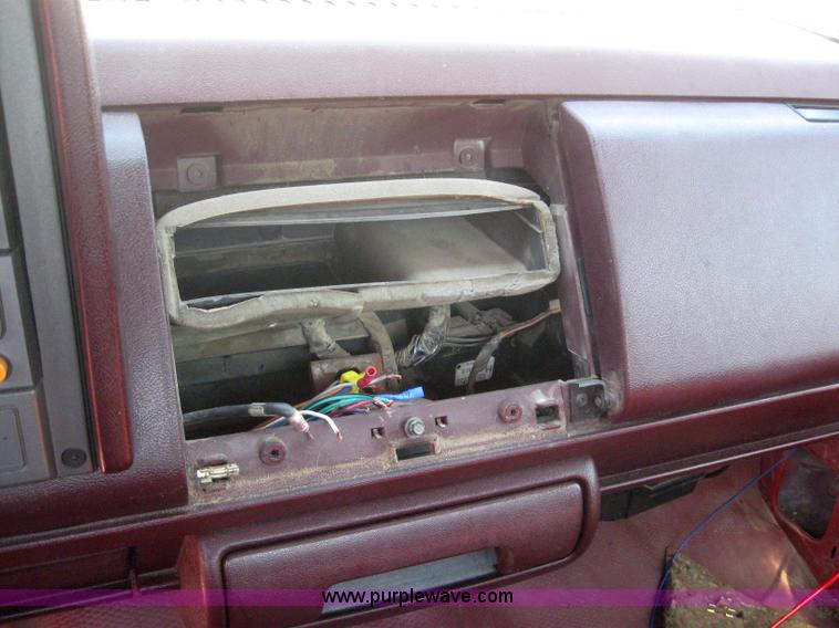 image for item 2993 1994 Chevrolet C1500 pickup truck