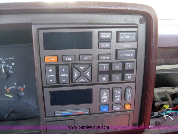 image for item 2993 1994 Chevrolet C1500 pickup truck