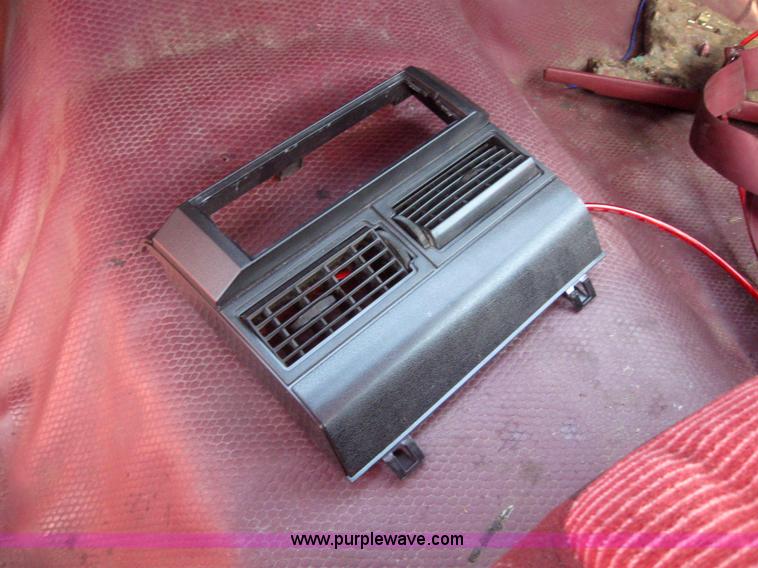 image for item 2993 1994 Chevrolet C1500 pickup truck