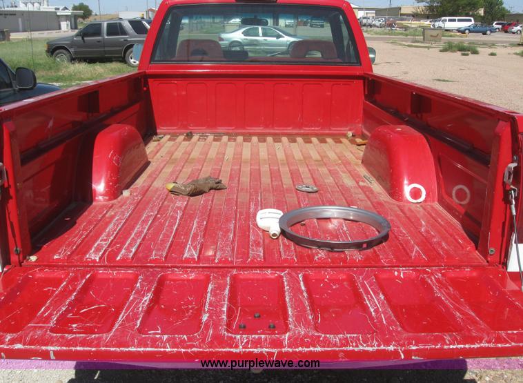 image for item 2993 1994 Chevrolet C1500 pickup truck