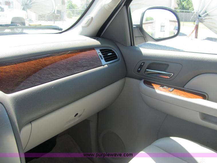 image for item 4735 2007 GMC Yukon