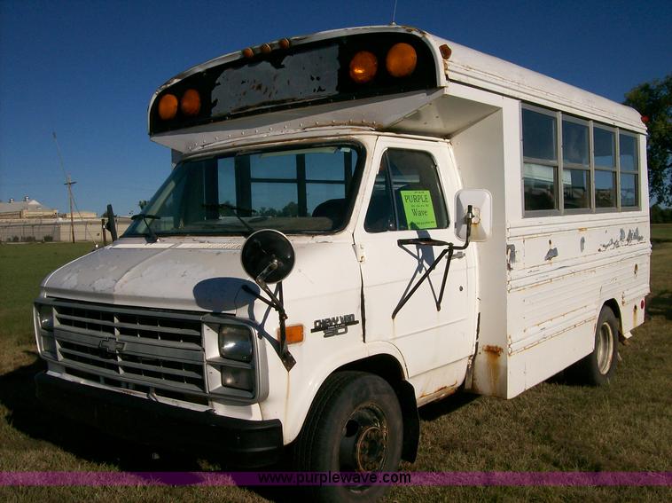 image for item 1108 1991 Chevrolet G30 bus