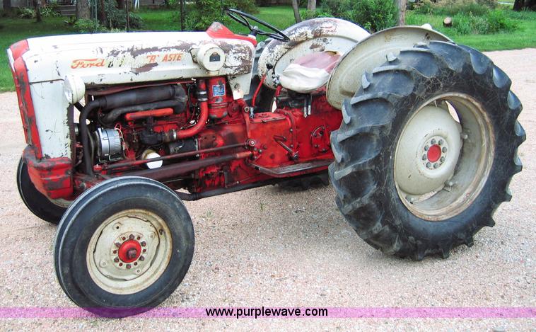 image for item 1701 Ford 801 tractor