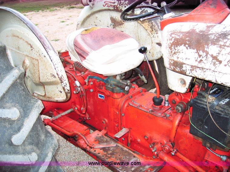 image for item 1701 Ford 801 tractor