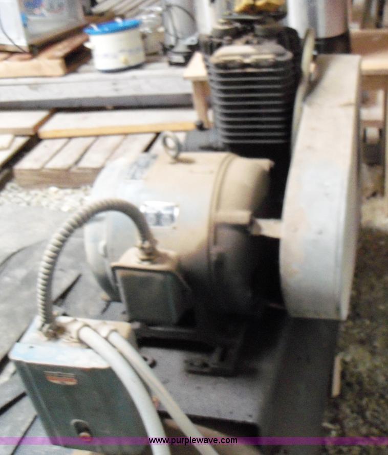 image for item 2021 1962 Army air compressor