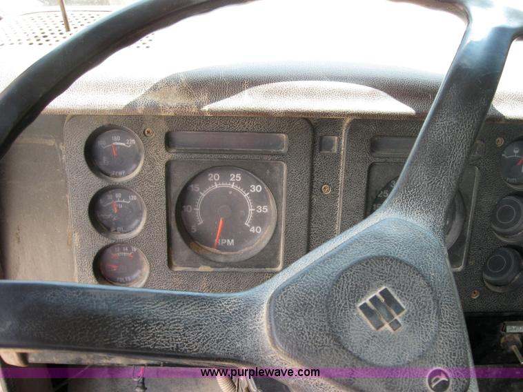 image for item 2047 1985 International S1700 winch truck