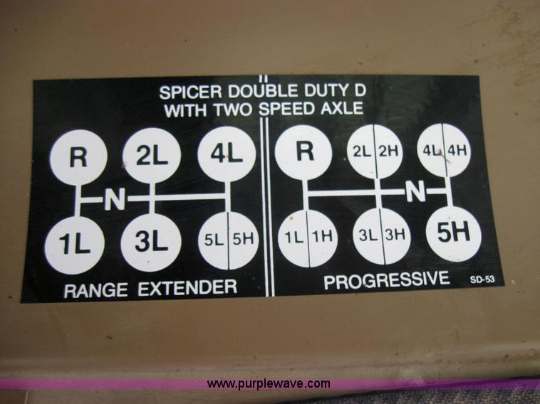 image for item 2047 1985 International S1700 winch truck