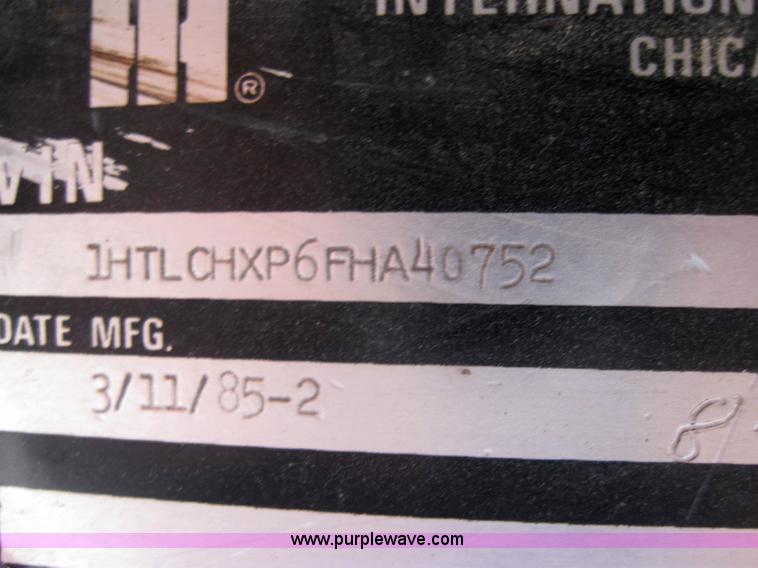 image for item 2047 1985 International S1700 winch truck