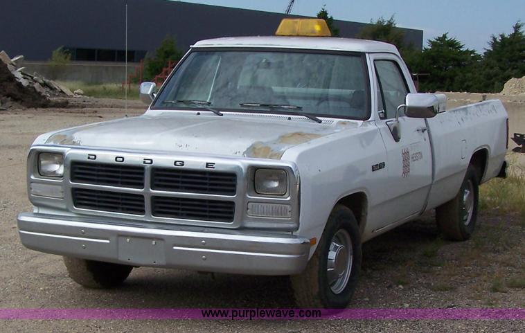 image for item 2291 1993 Dodge Ram D150 pickup truck