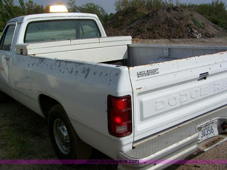 image for item 2291 1993 Dodge Ram D150 pickup truck