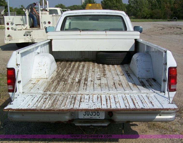 image for item 2291 1993 Dodge Ram D150 pickup truck