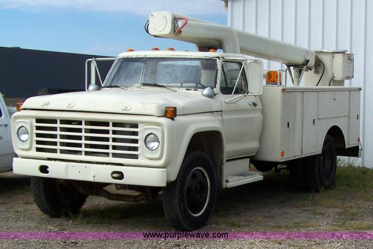 image for item 2292 1979 Ford F600 bucket truck