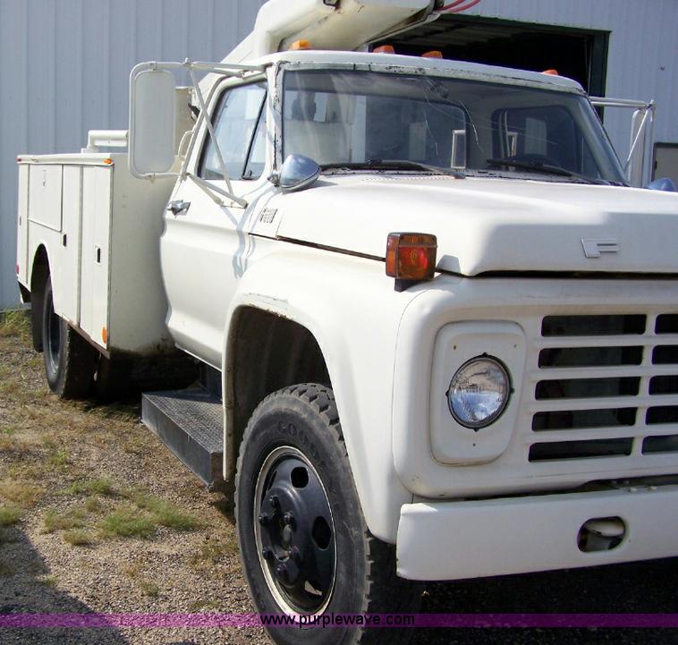 image for item 2292 1979 Ford F600 bucket truck