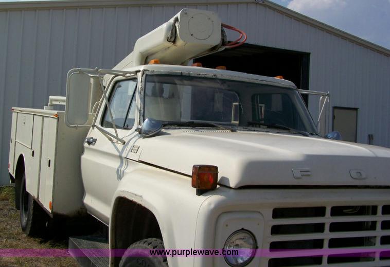 image for item 2292 1979 Ford F600 bucket truck