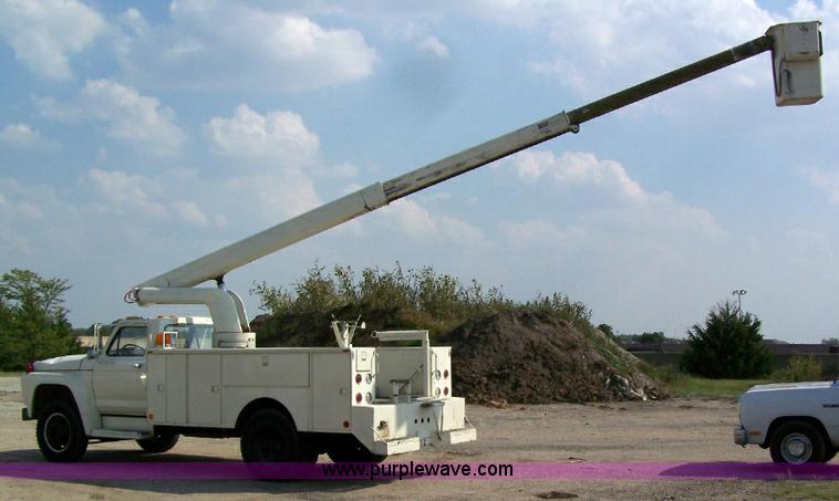 image for item 2292 1979 Ford F600 bucket truck