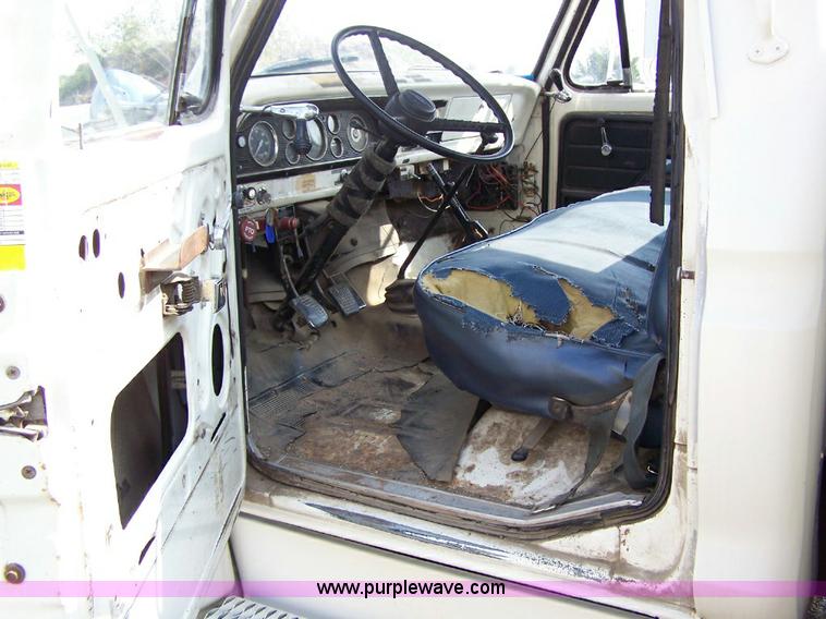 image for item 2292 1979 Ford F600 bucket truck