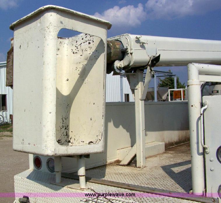 image for item 2292 1979 Ford F600 bucket truck