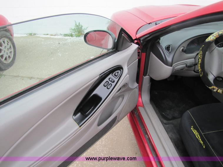 image for item 2396 2002 Ford Mustang