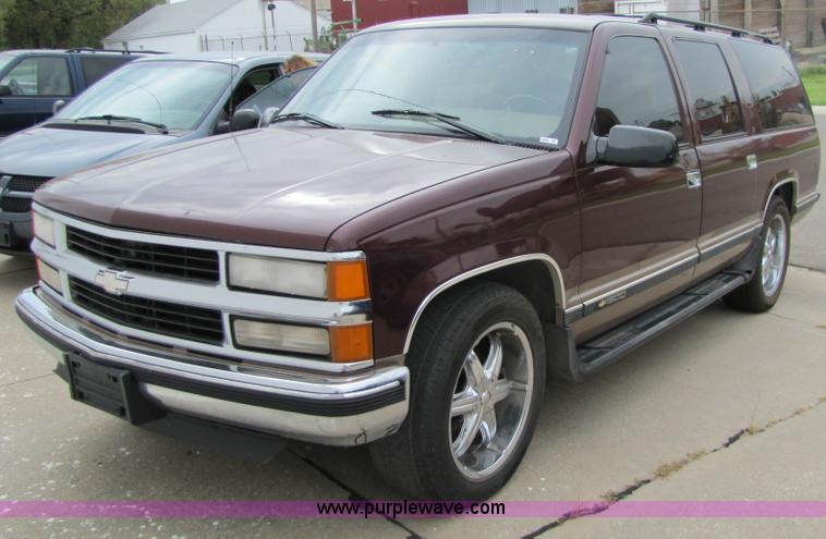 image for item 2398 1995 Chevrolet C1500 Suburban