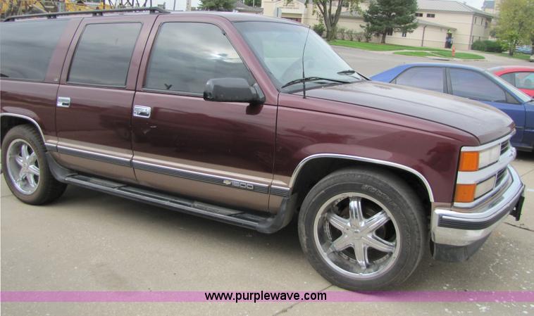 image for item 2398 1995 Chevrolet C1500 Suburban
