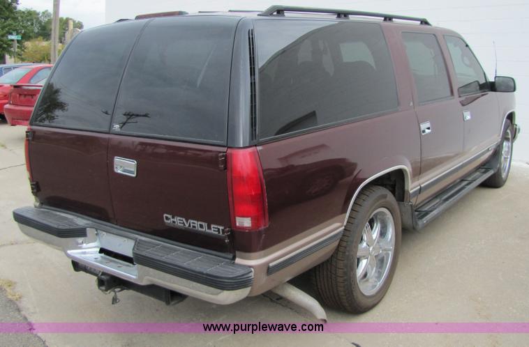 image for item 2398 1995 Chevrolet C1500 Suburban