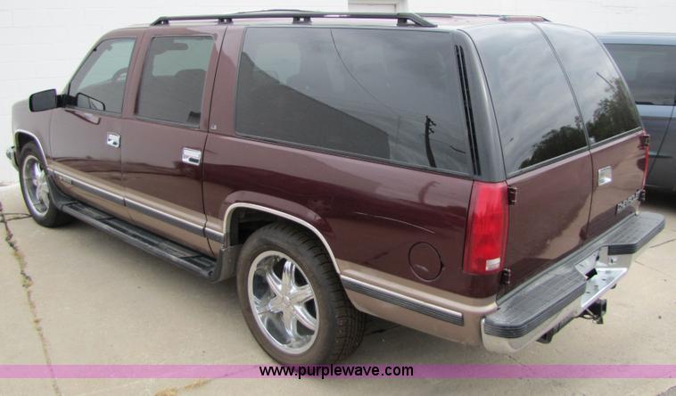 image for item 2398 1995 Chevrolet C1500 Suburban