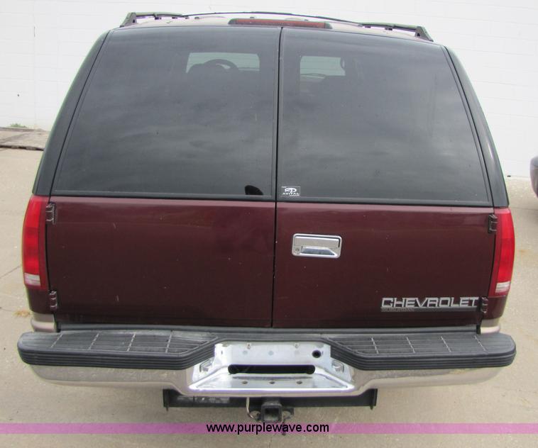 image for item 2398 1995 Chevrolet C1500 Suburban