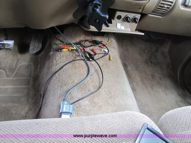 image for item 2398 1995 Chevrolet C1500 Suburban